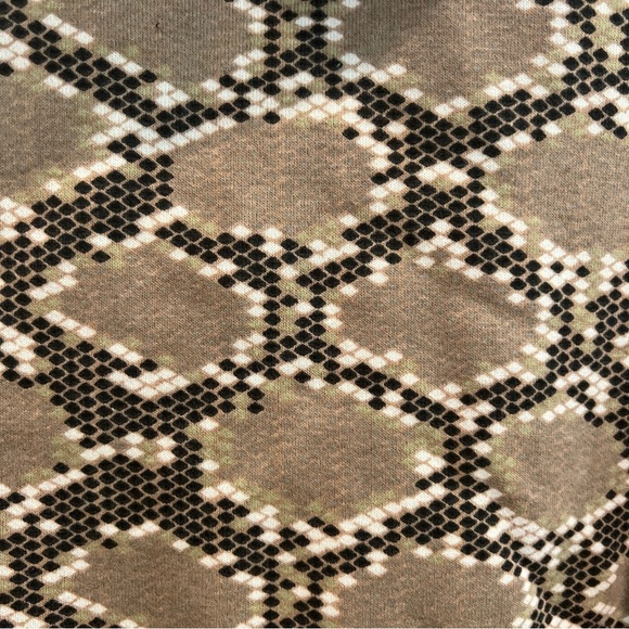 Wanakome Taylor Hoodie - Snake Print - Picture 8 of 13